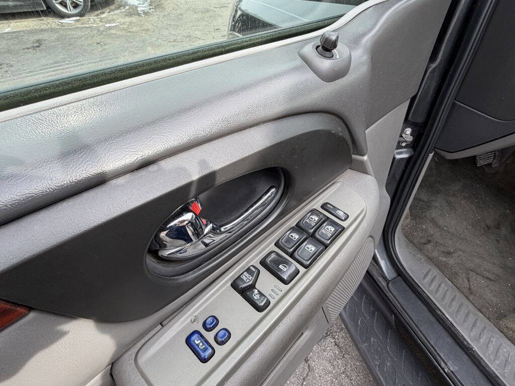 Used 2004 GMC Envoy SLT image 9