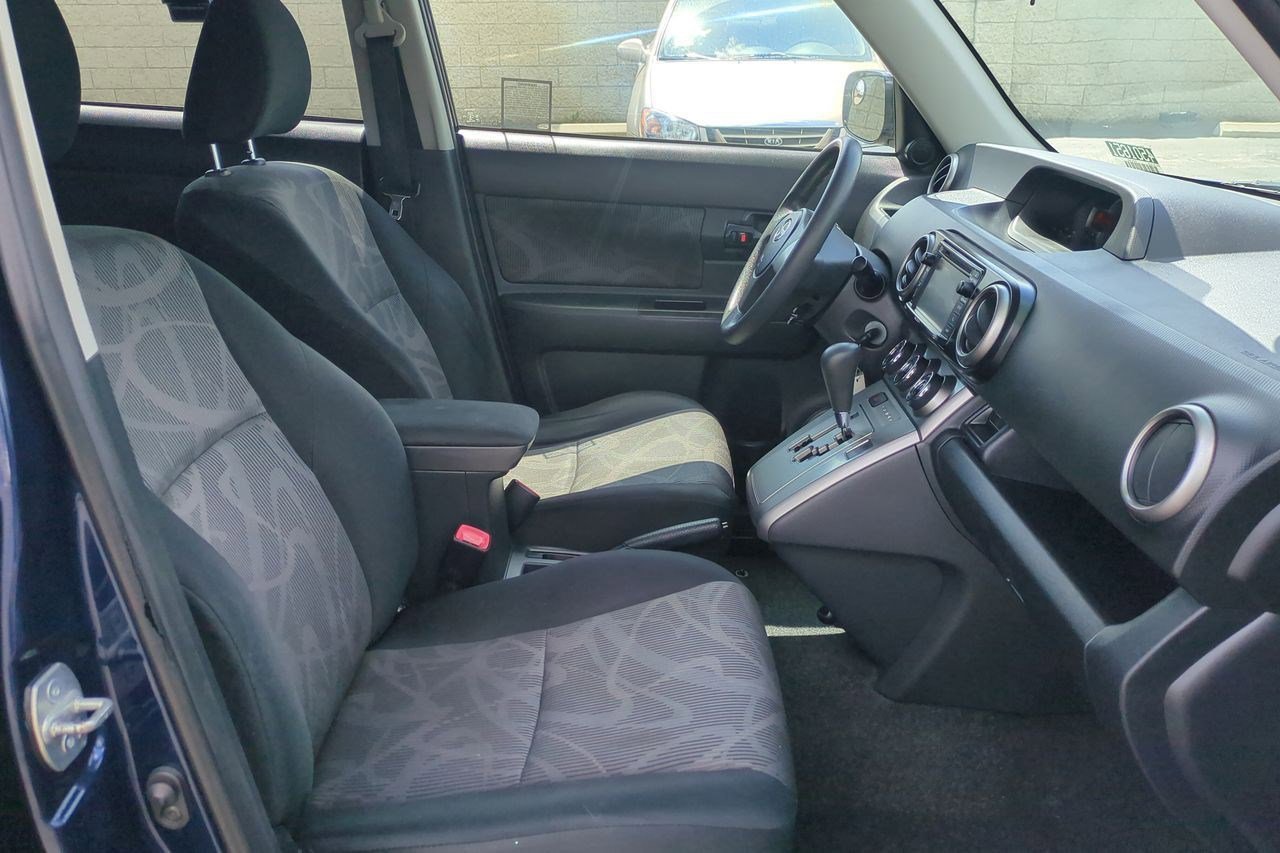 Used 2015 Scion xB image 23