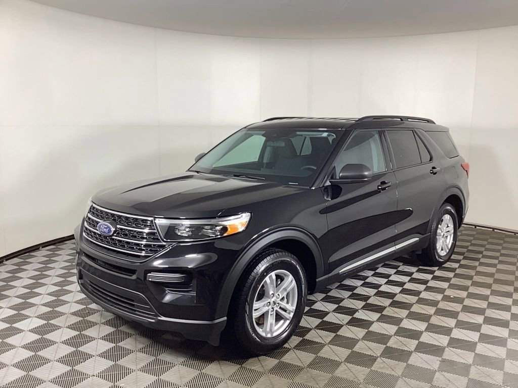 Used 2023 Ford Explorer XLT image 4
