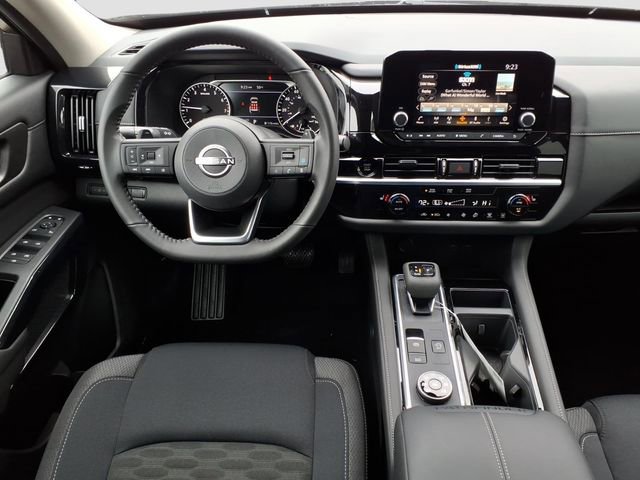 Used 2025 Nissan Pathfinder SV image 12