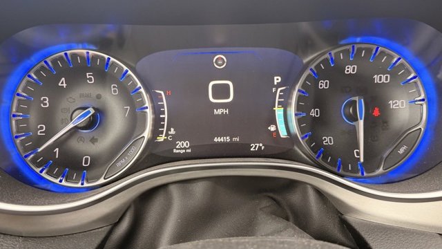 Used 2023 Chrysler Pacifica Limited w/ Uconnect Theater Family Group image 24