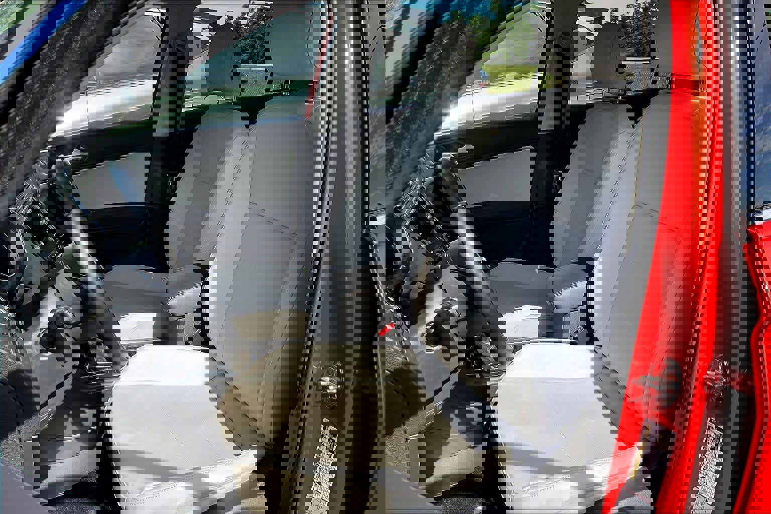 Used 2019 Volkswagen Tiguan SE w/ Panoramic Sunroof Package image 23