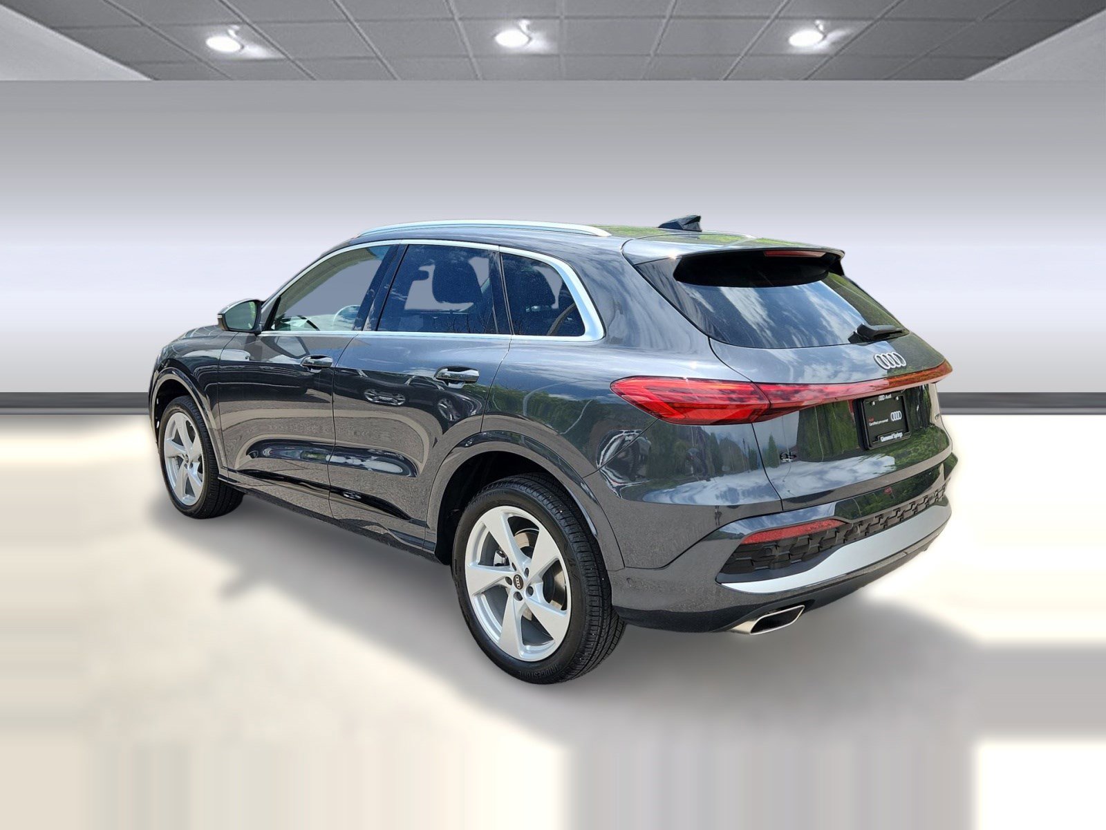 Used 2025 Audi Q5 Premium Plus w/ Premium Plus AWD/4WD image 3