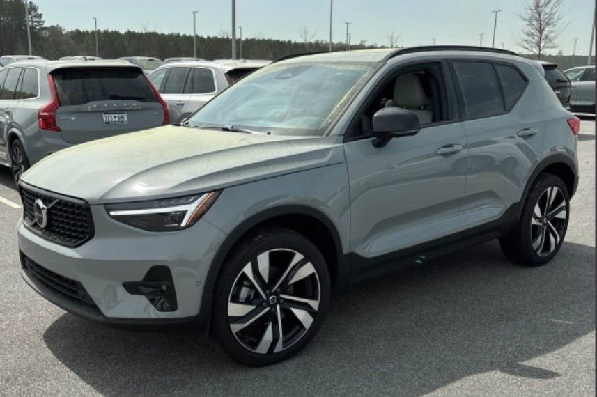 Used 2026 Volvo XC40 B5 Ultra image 1