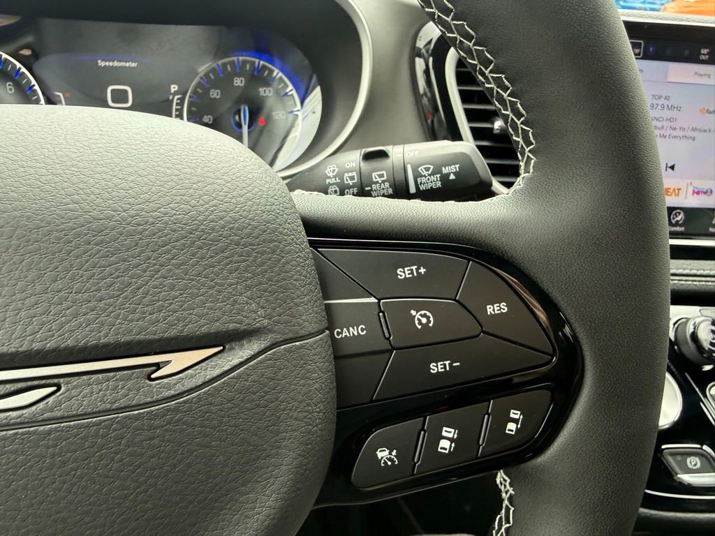New 2027 Chrysler Pacifica Limited AWD/4WD image 19