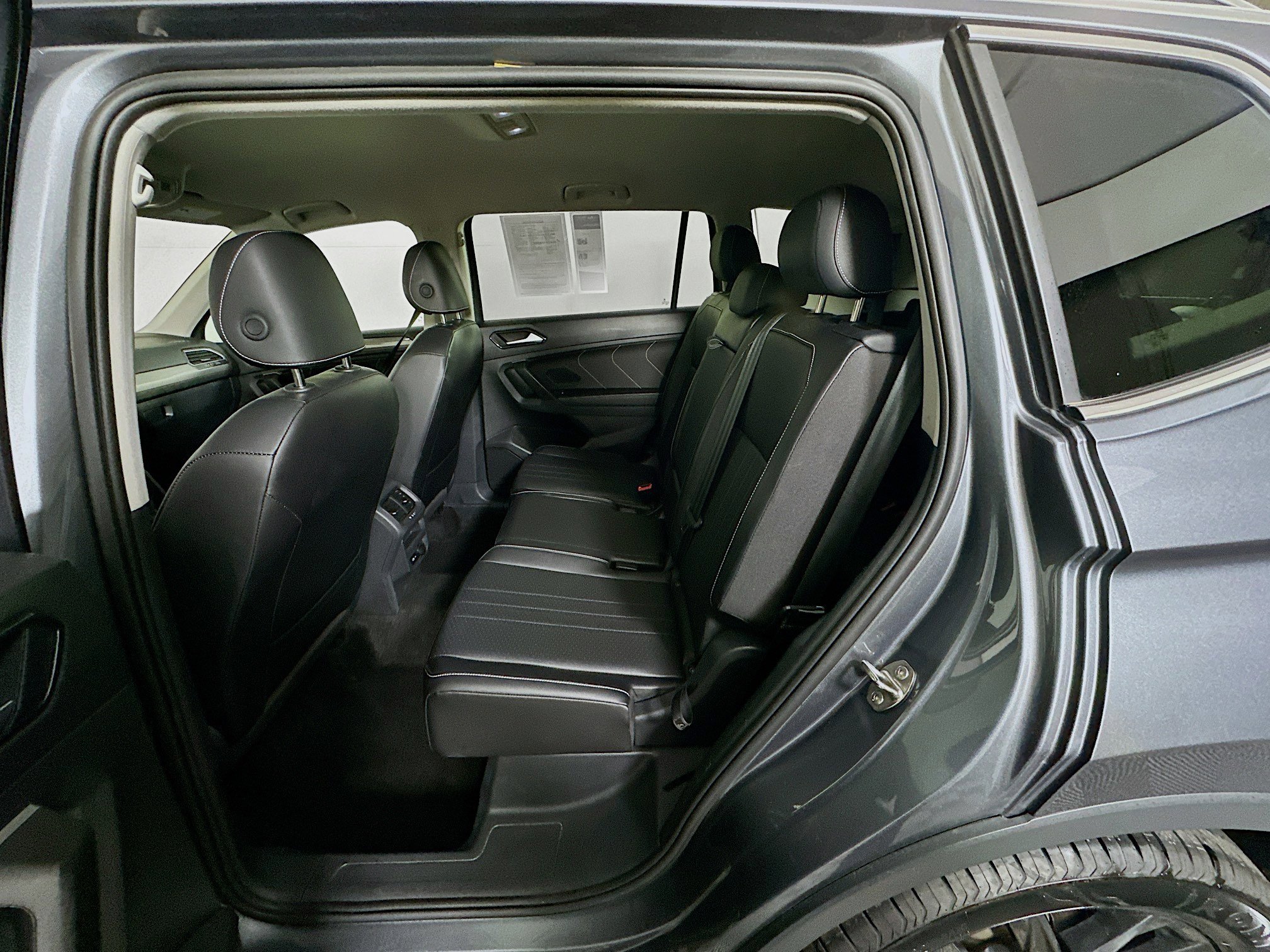 Used 2024 Volkswagen Tiguan SE image 26