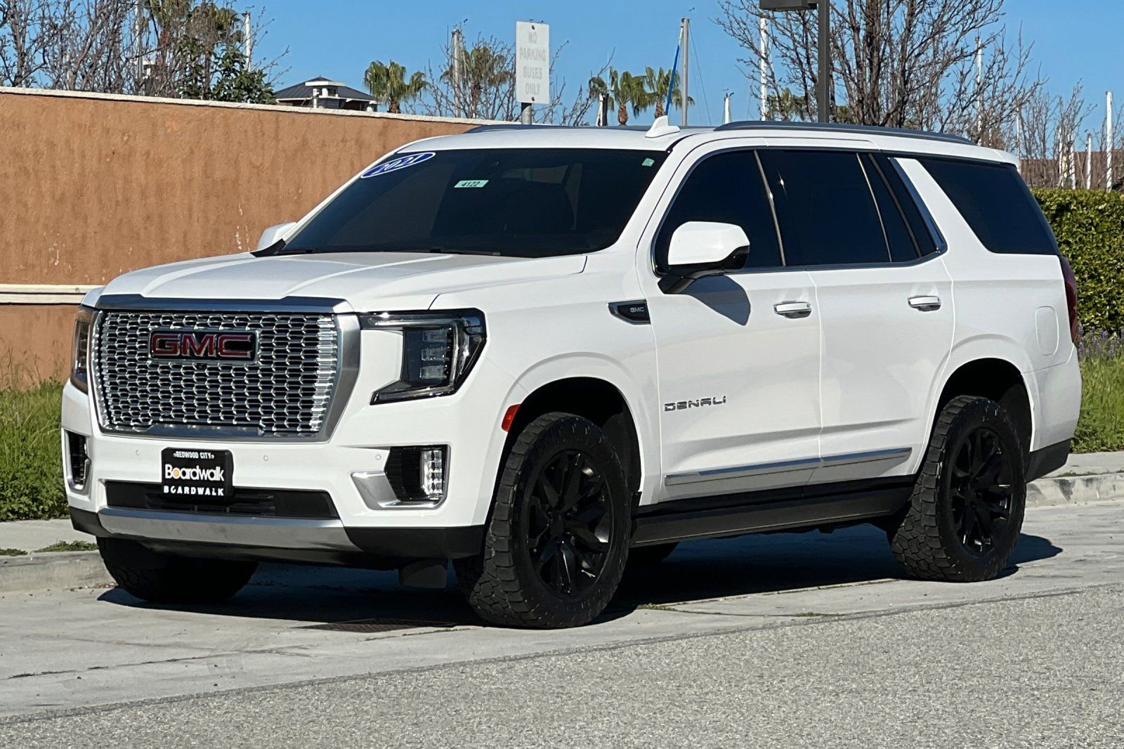 Used 2021 GMC Yukon Denali w/ Denali Premium Package image 8