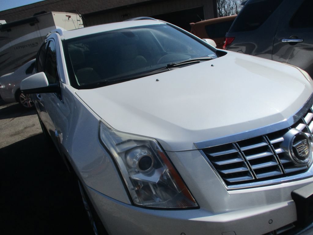 Used 2016 Cadillac SRX Luxury image 3