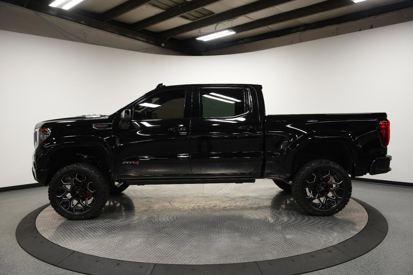 Used 2025 GMC Sierra 1500 AT4 w/ AT4 Premium Package image 8