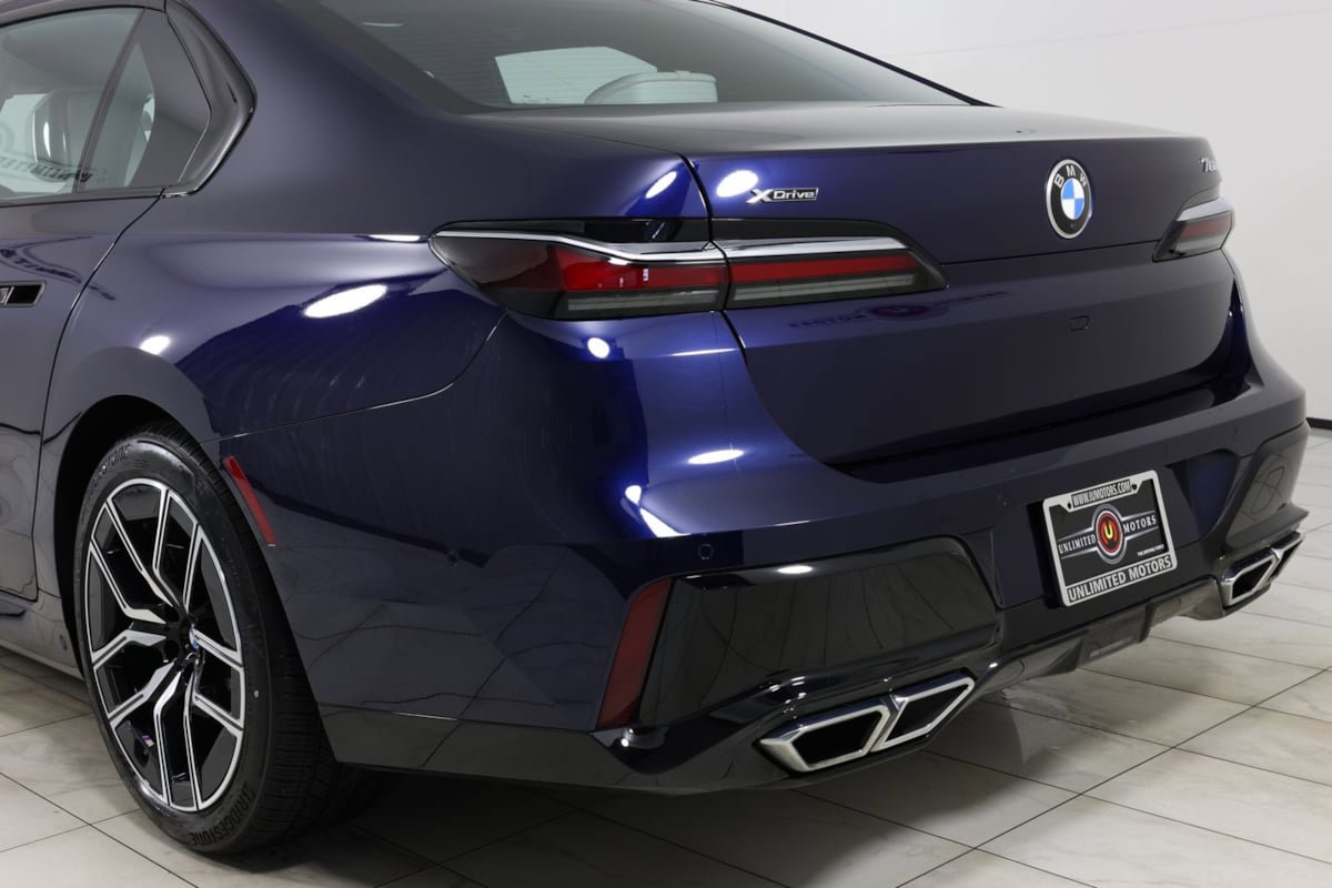 Used 2023 BMW 760i xDrive AWD/4WD image 42