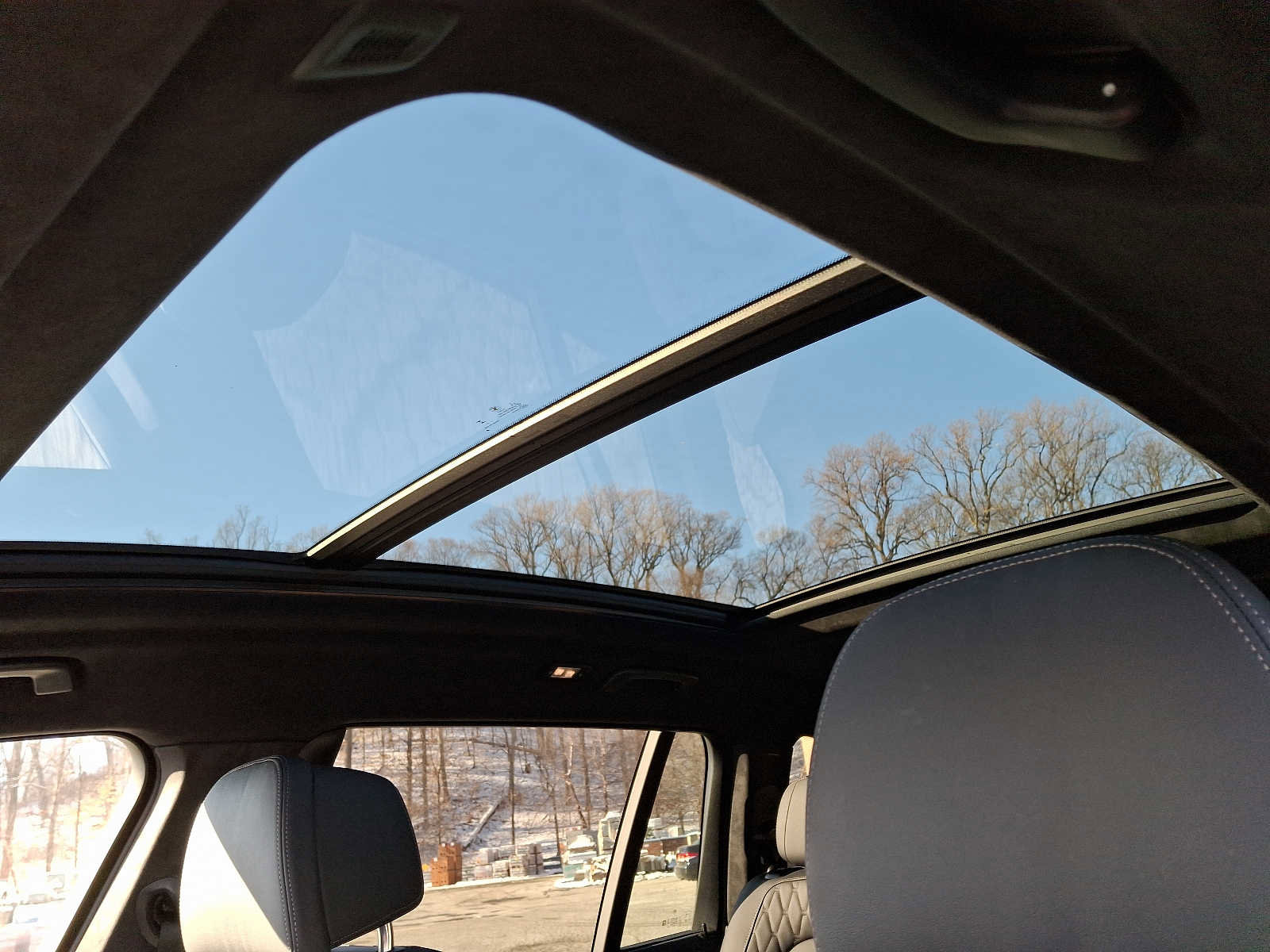 Used 2024 BMW X7 M60i w/ Climate Comfort Package image 14