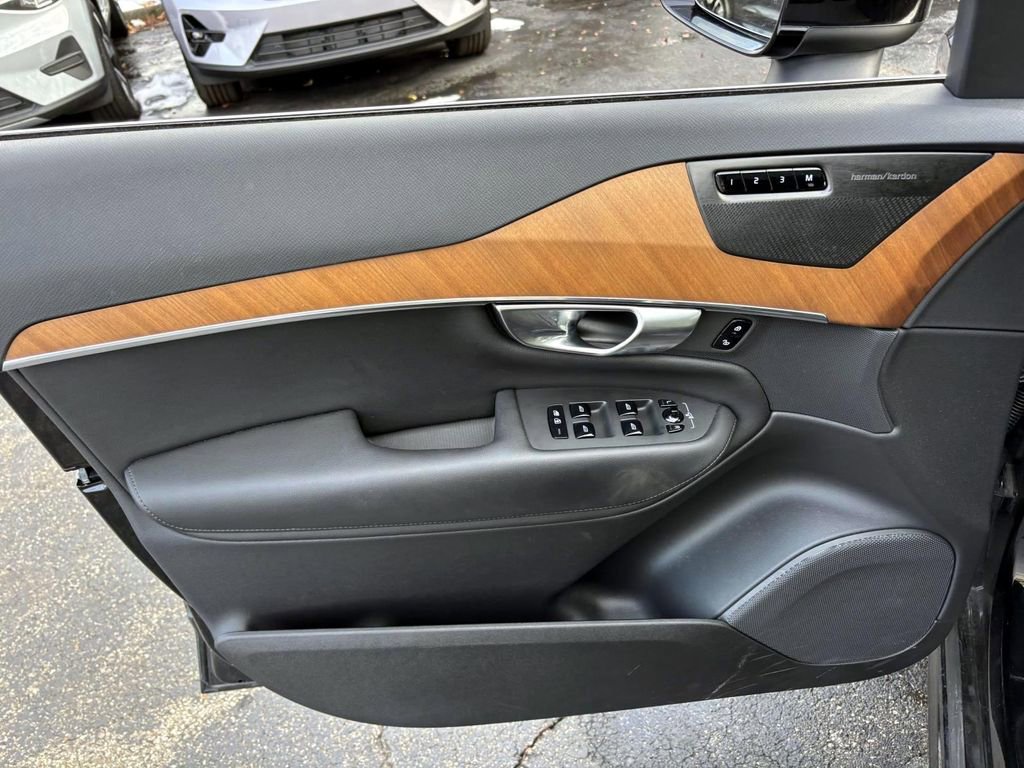 Used 2023 Volvo XC90 T8 Plus w/ Protection Package Premier image 11