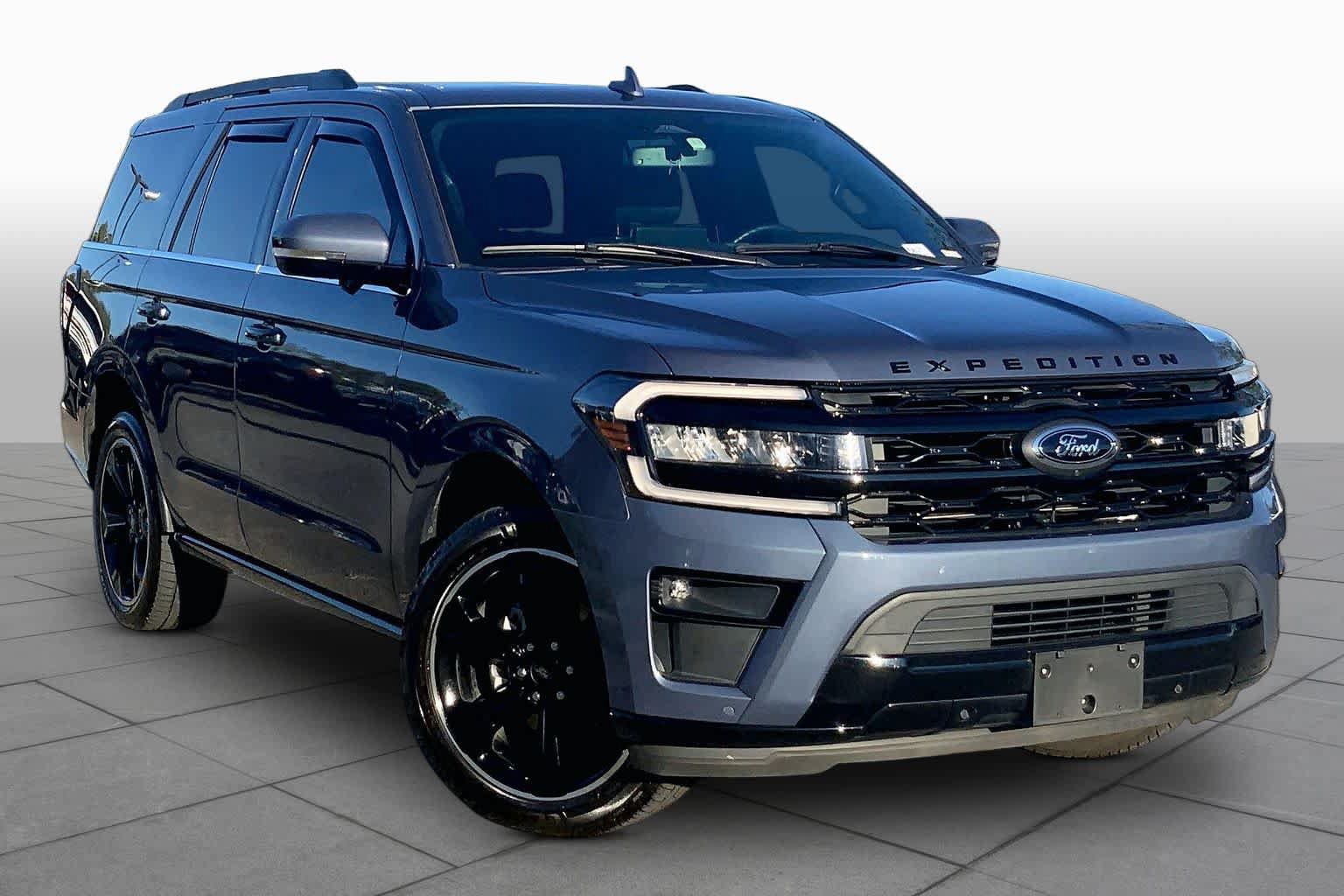 Used 2023 Ford Expedition Limited RWD image 3