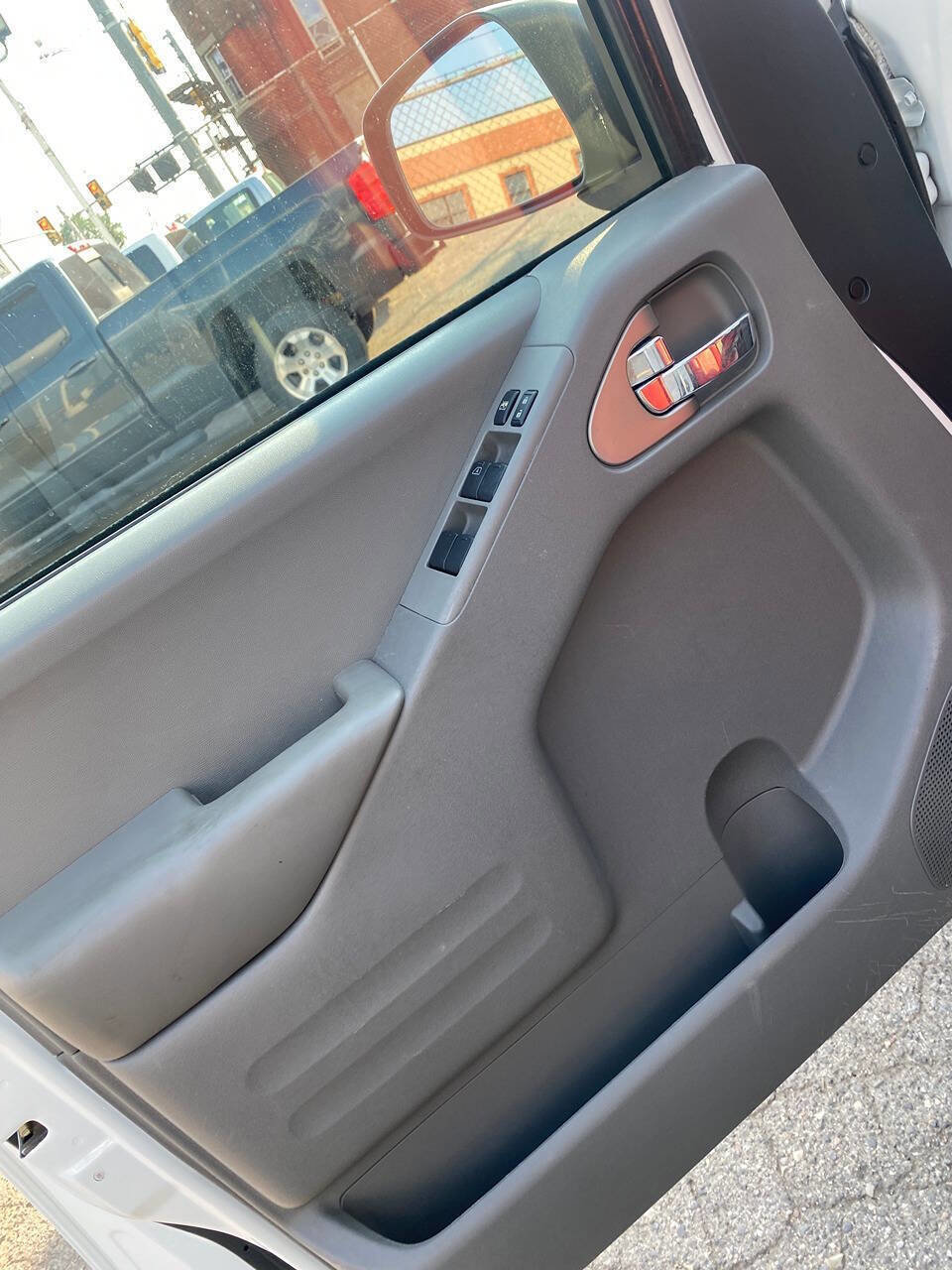 Used 2016 Nissan Frontier SV image 20