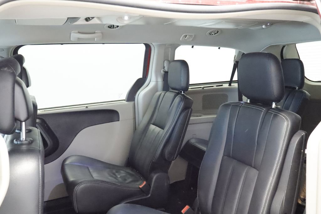 Used 2016 Chrysler Town & Country Touring w/ Driver Convenience Group FWD image 20