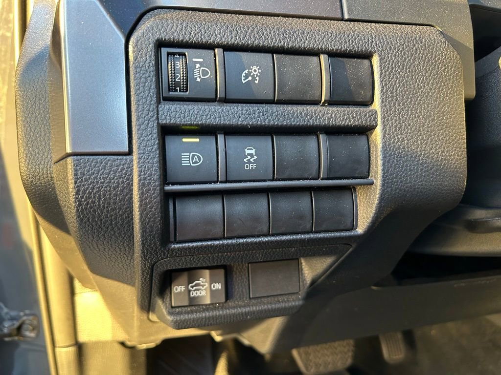 Certified 2025 Toyota Tacoma SR5 AWD/4WD image 18