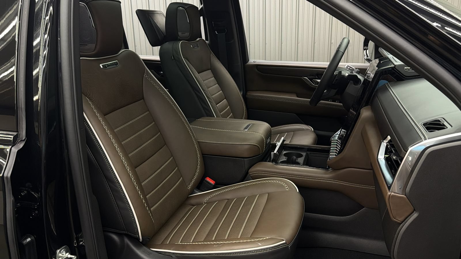 Used 2026 GMC Yukon Denali Ultimate AWD/4WD image 37