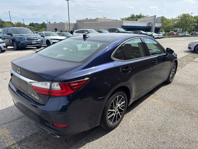 Used 2016 Lexus ES 350 w/ Premium Package w/Wood Trim FWD image 3
