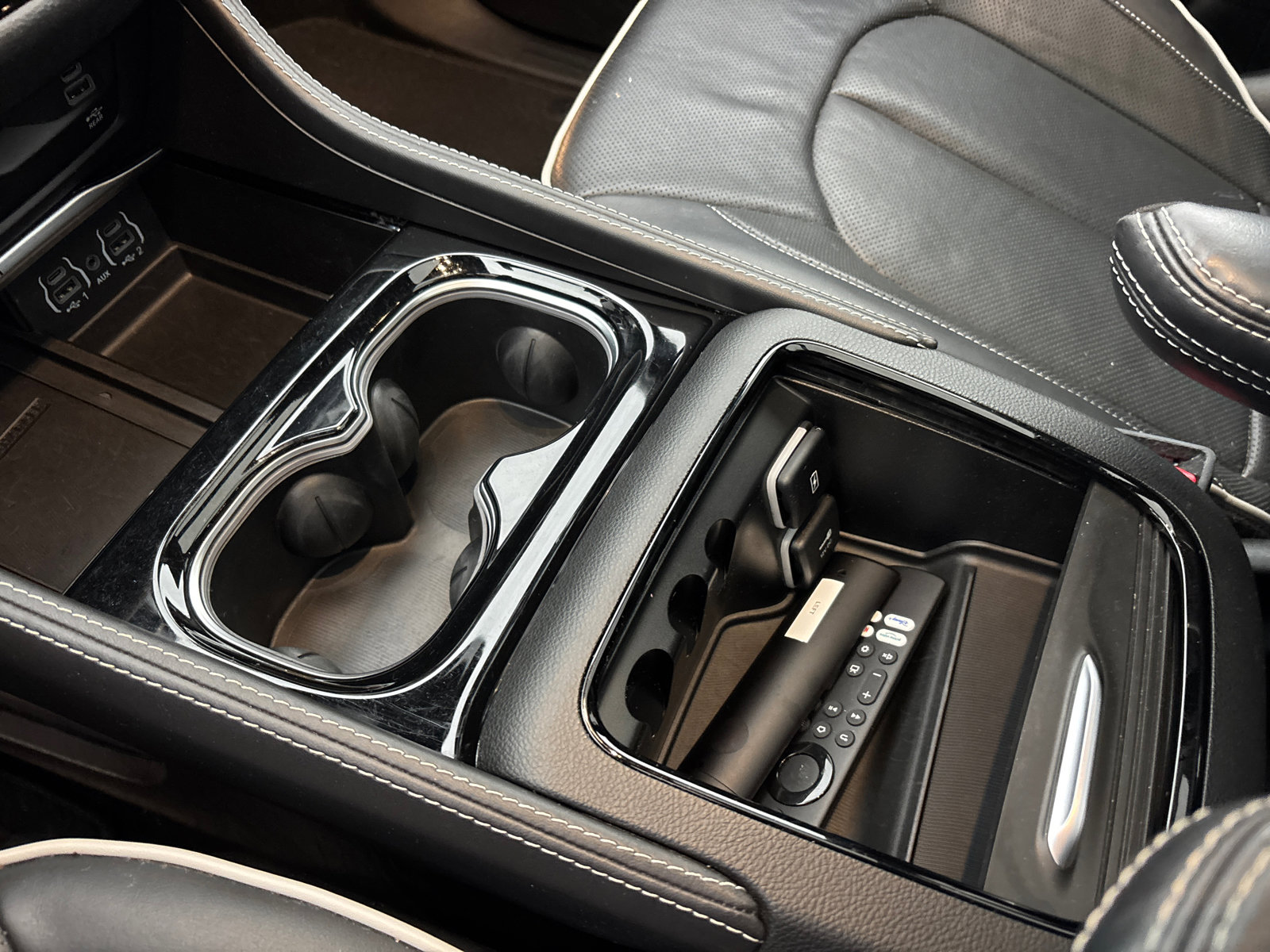 Used 2023 Chrysler Pacifica Limited w/ Uconnect Theater Family Group image 24