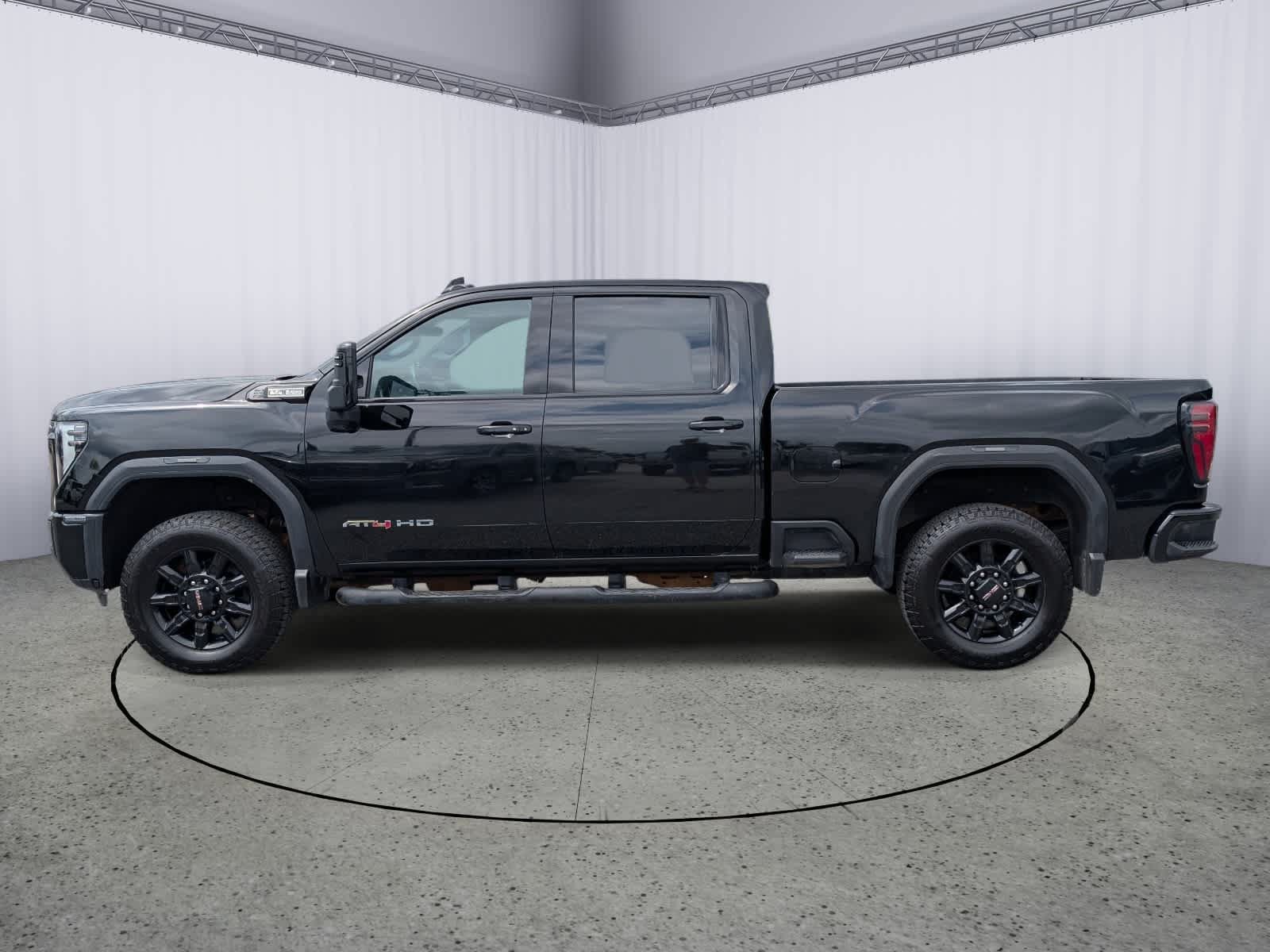 Used 2024 GMC Sierra 2500 AT4 w/ Technology Package AWD/4WD image 6