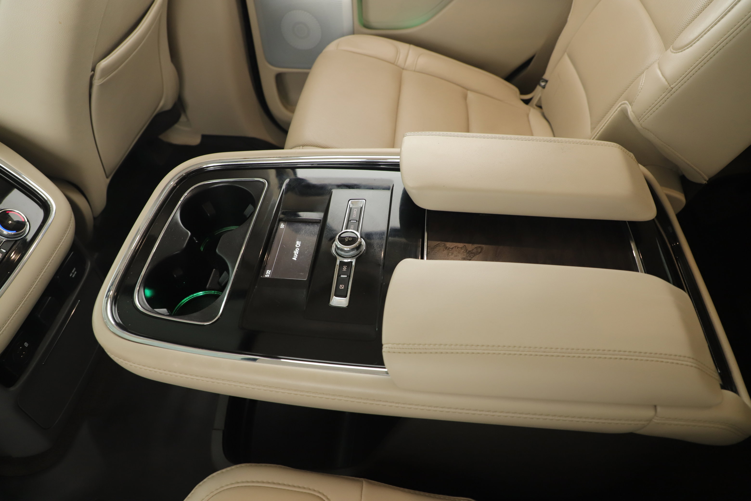 Certified 2021 Lincoln Navigator Reserve w/ Luxury Package image 27