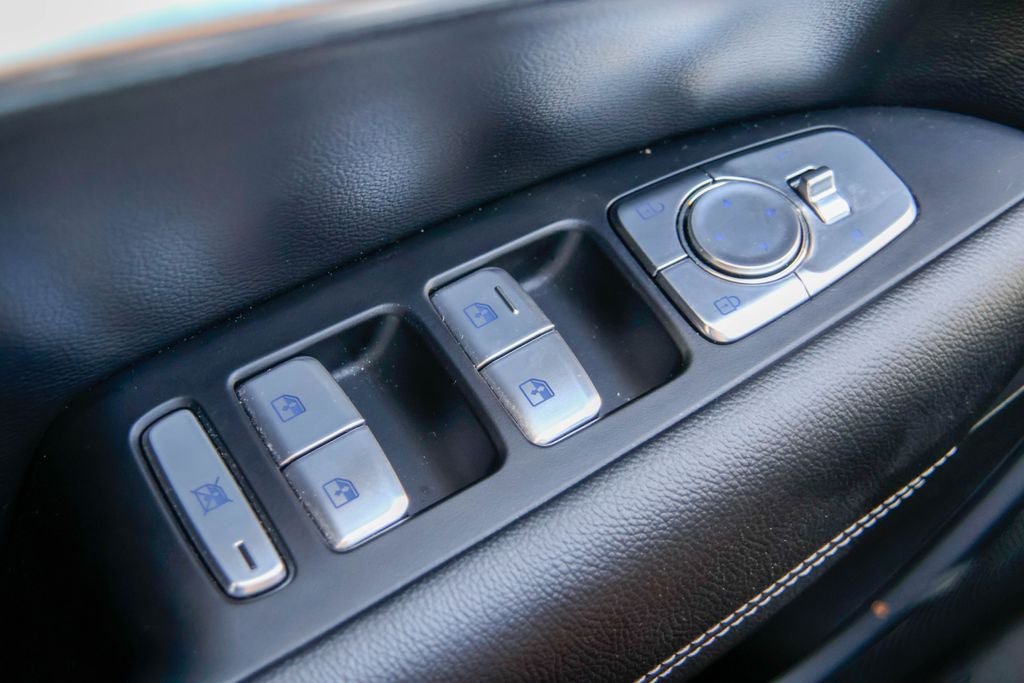 Used 2025 Genesis G70 2.5T RWD image 16