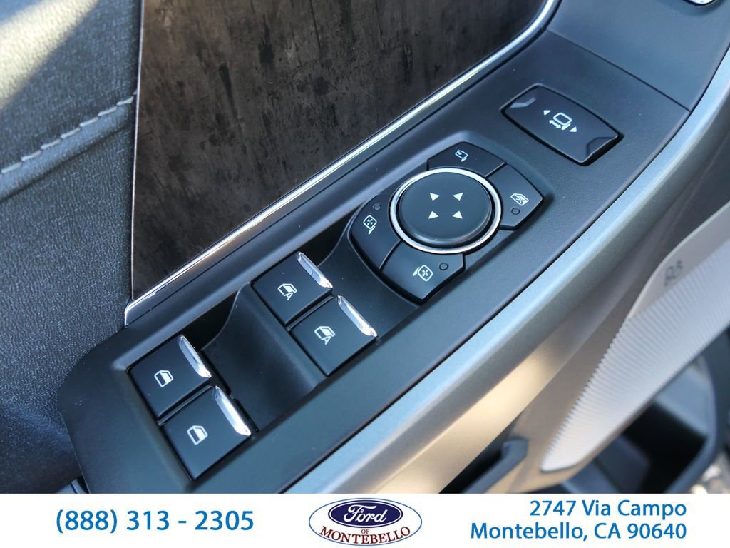 New 2026 Ford F250 Lariat w/ Black Appearance Package image 18