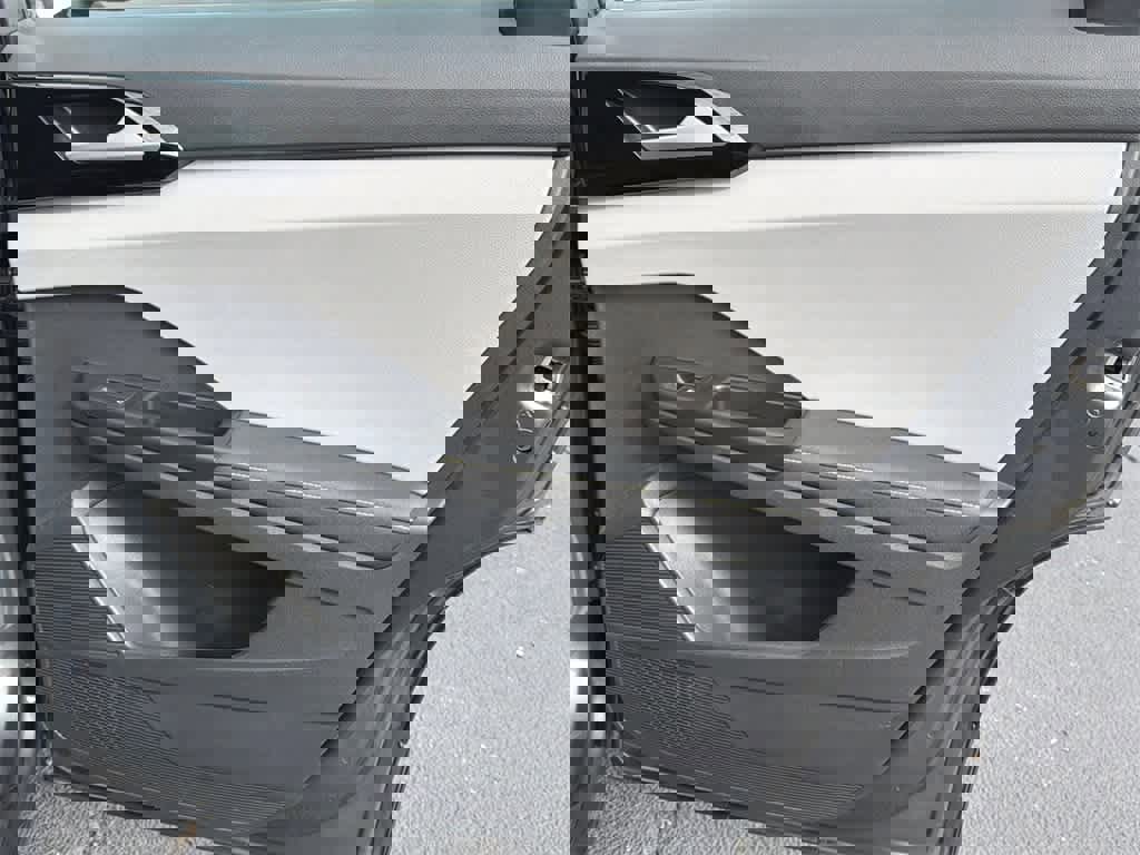 Used 2024 Volkswagen Taos S image 15