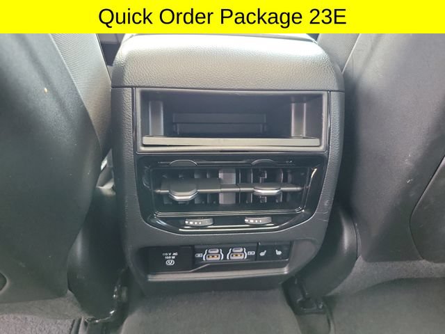 Used 2023 Jeep Grand Cherokee Limited AWD/4WD image 10