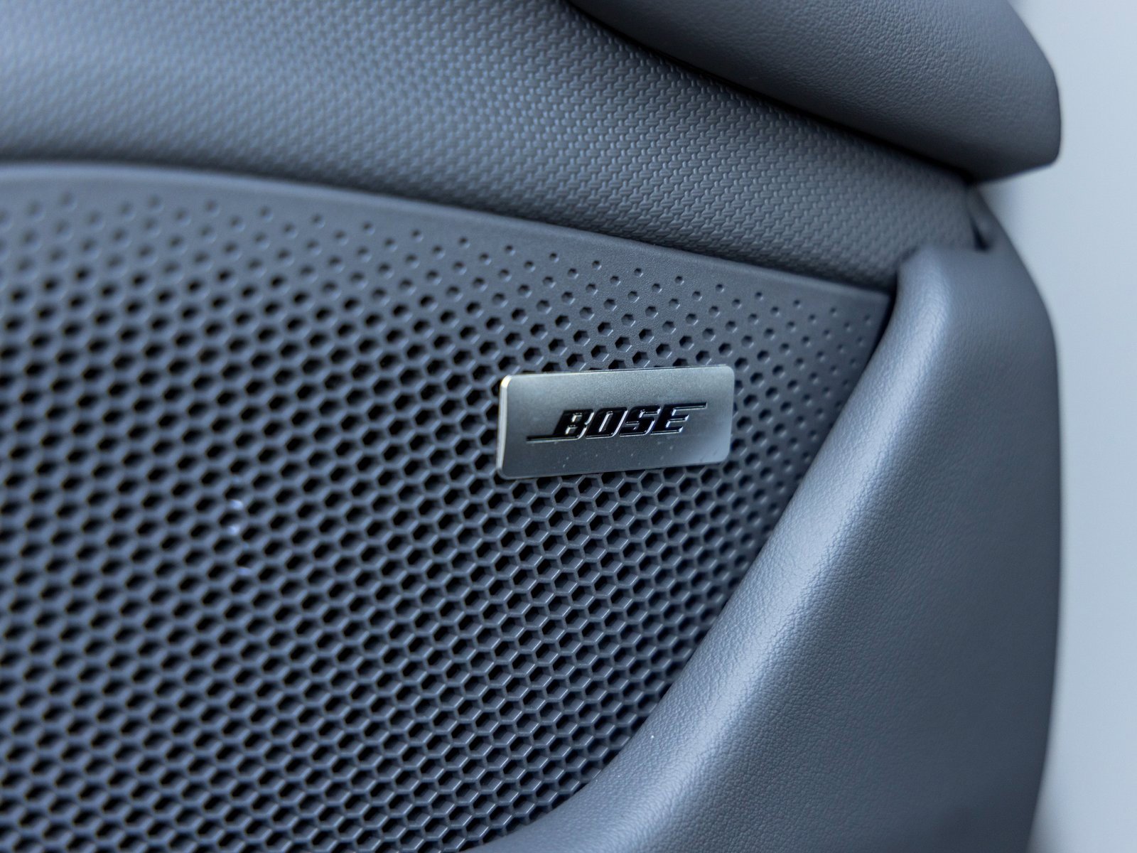 Used 2025 Porsche Taycan 4S image 26