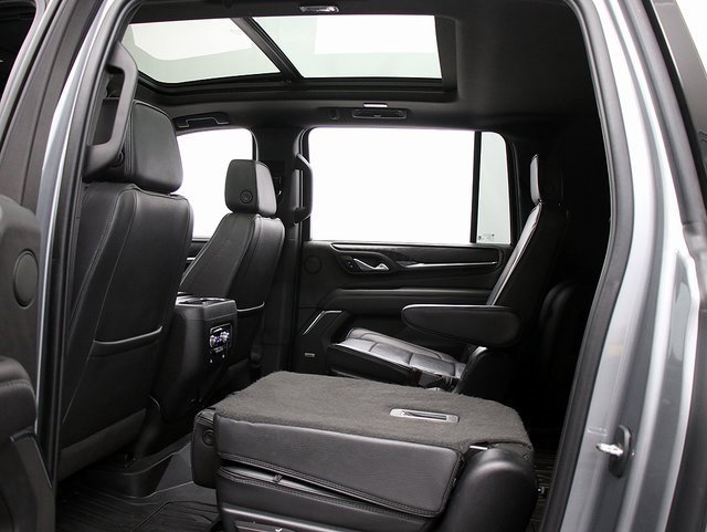 Used 2023 GMC Yukon XL Denali image 13