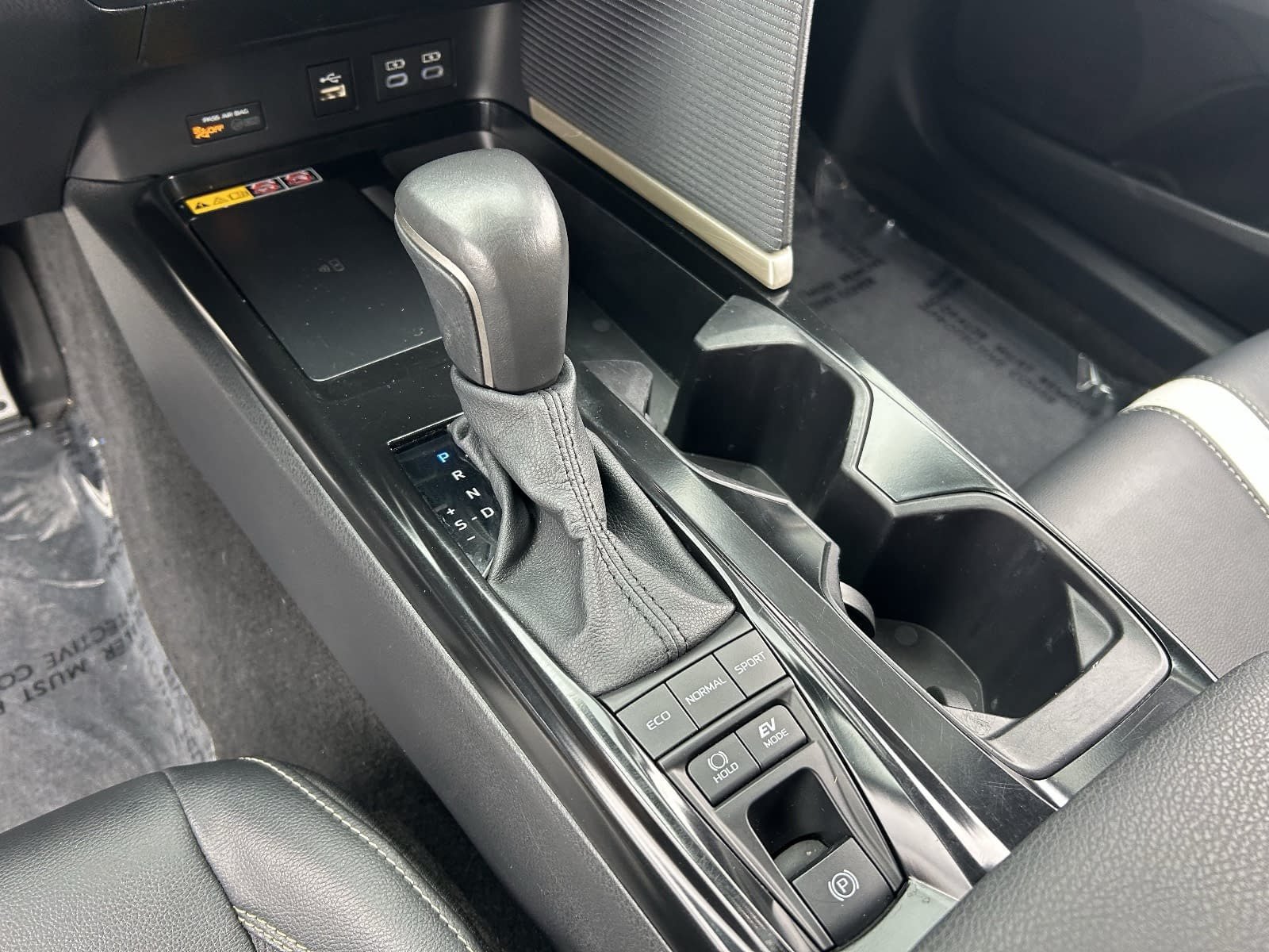 Used 2025 Toyota Camry SE FWD image 30