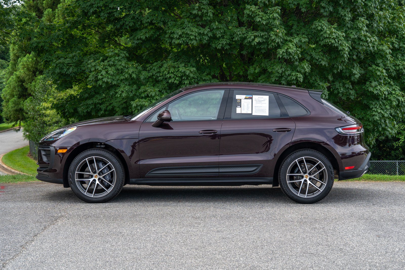 Certified 2026 Porsche Macan AWD/4WD image 2