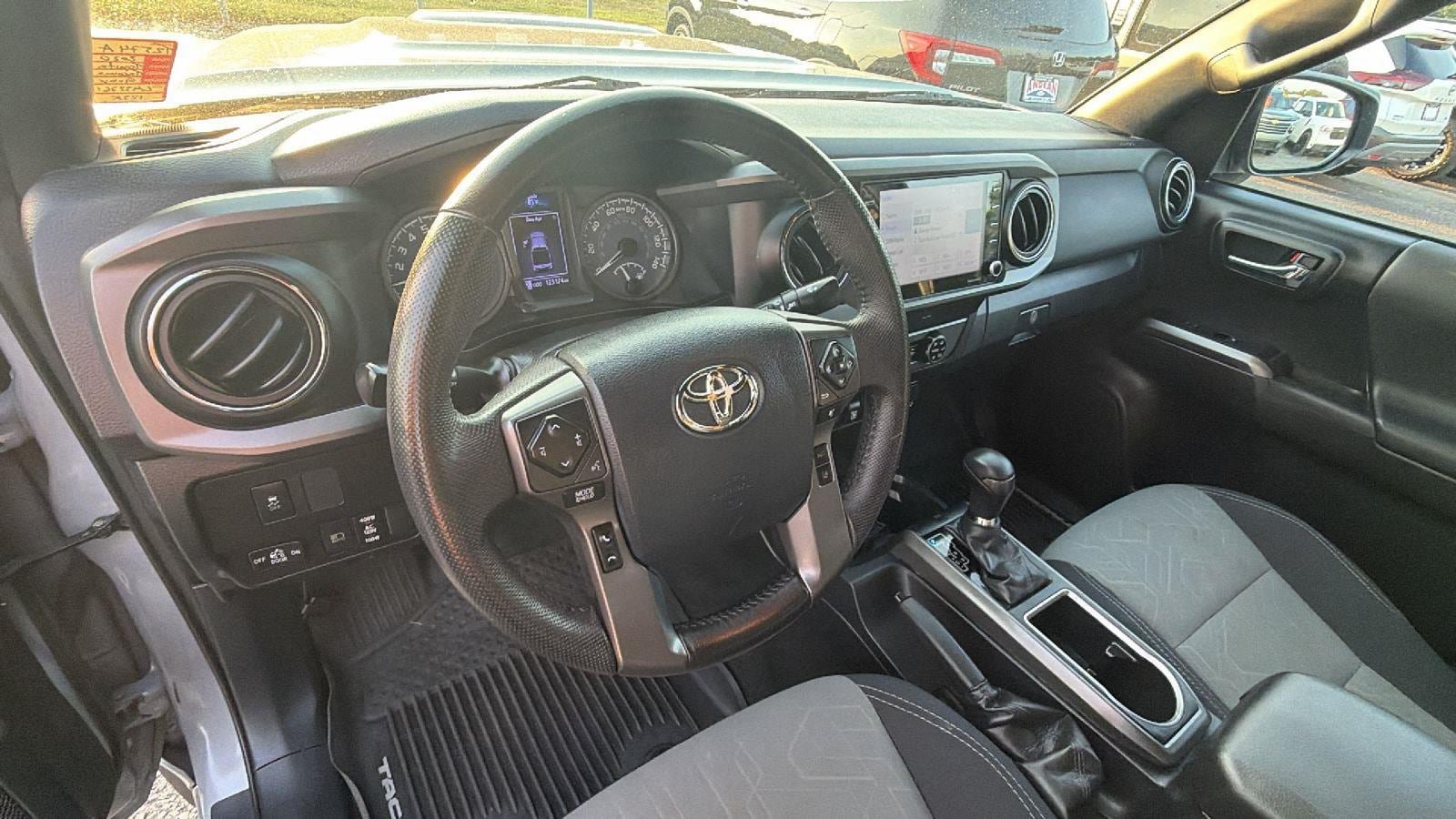 Used 2020 Toyota Tacoma TRD Sport AWD/4WD image 23