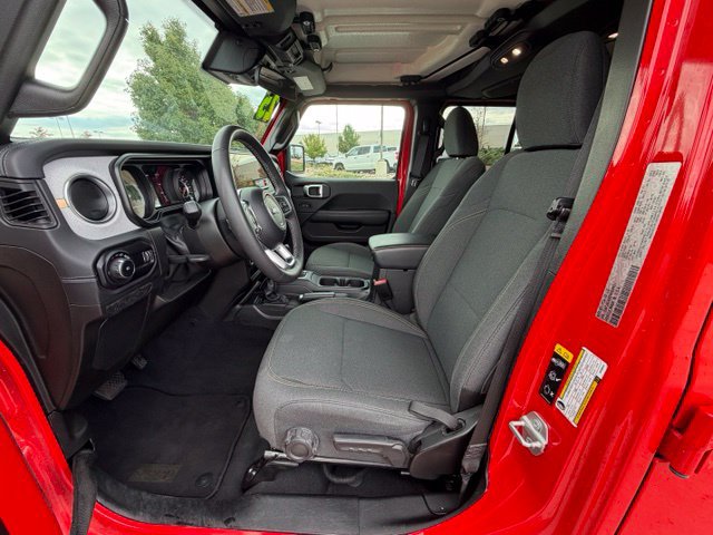 Used 2025 Jeep Wrangler Unlimited Sahara AWD/4WD image 14