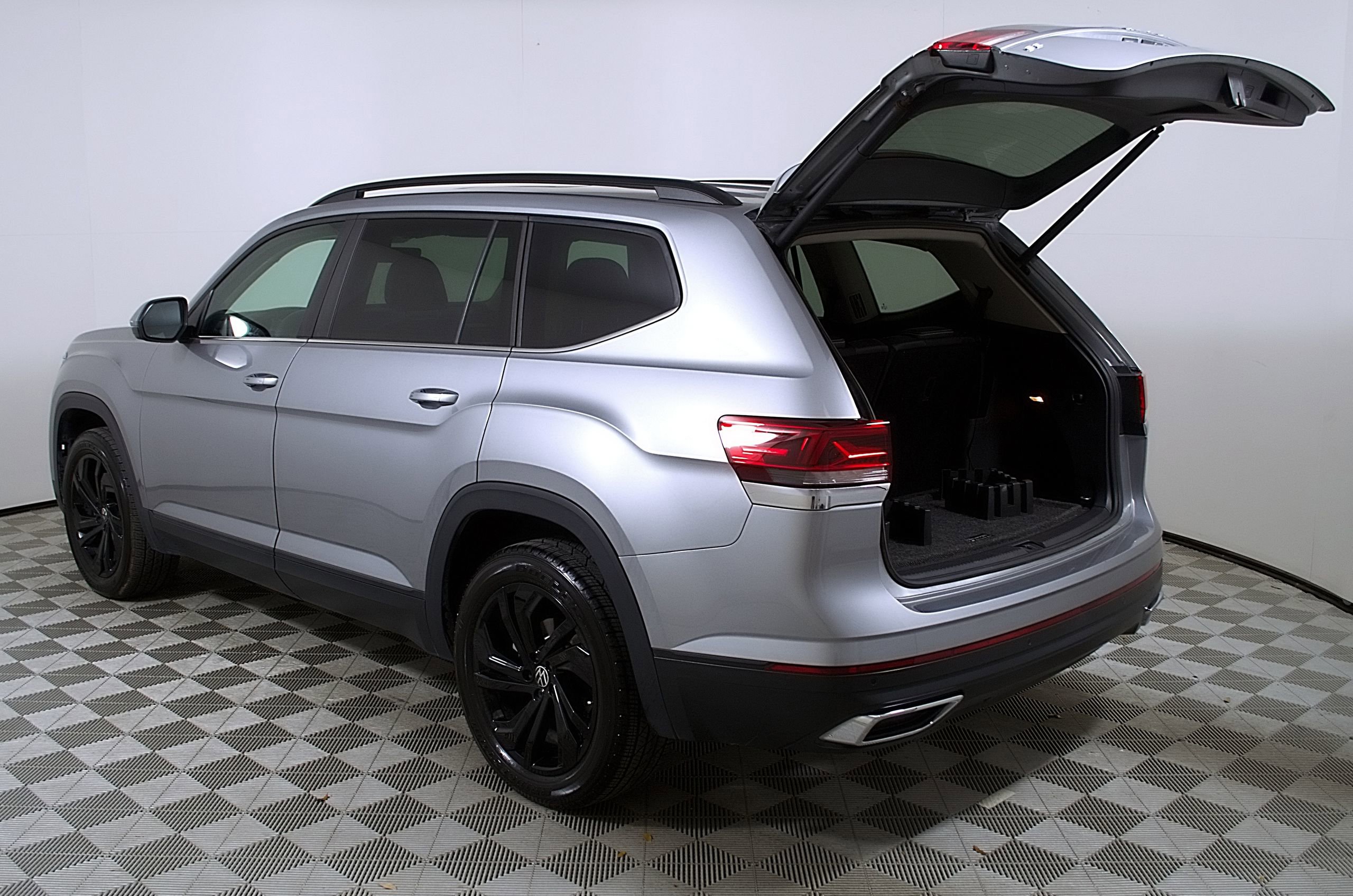 Used 2022 Volkswagen Atlas SE image 10