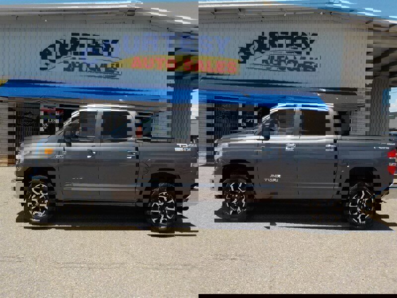 Used 2014 Toyota Tundra Limited w/ Limited Premium Package image 3