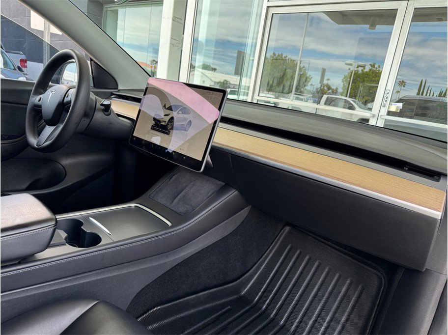 Used 2022 Tesla Model Y Long Range AWD/4WD image 18