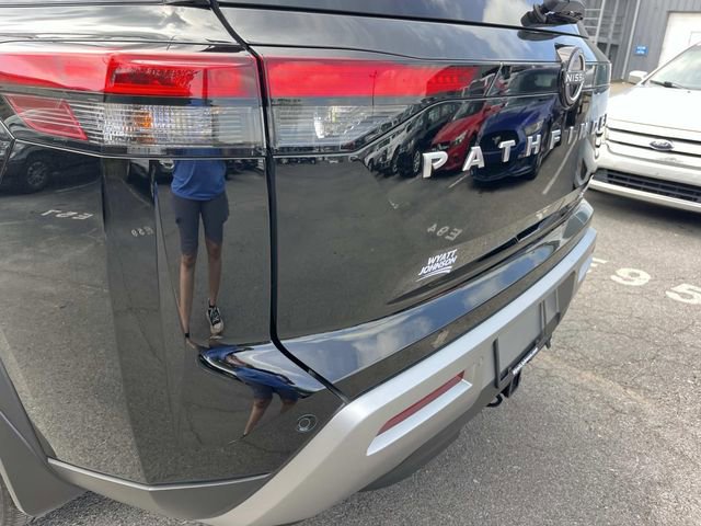 Used 2024 Nissan Pathfinder Platinum w/ Cargo Package image 10