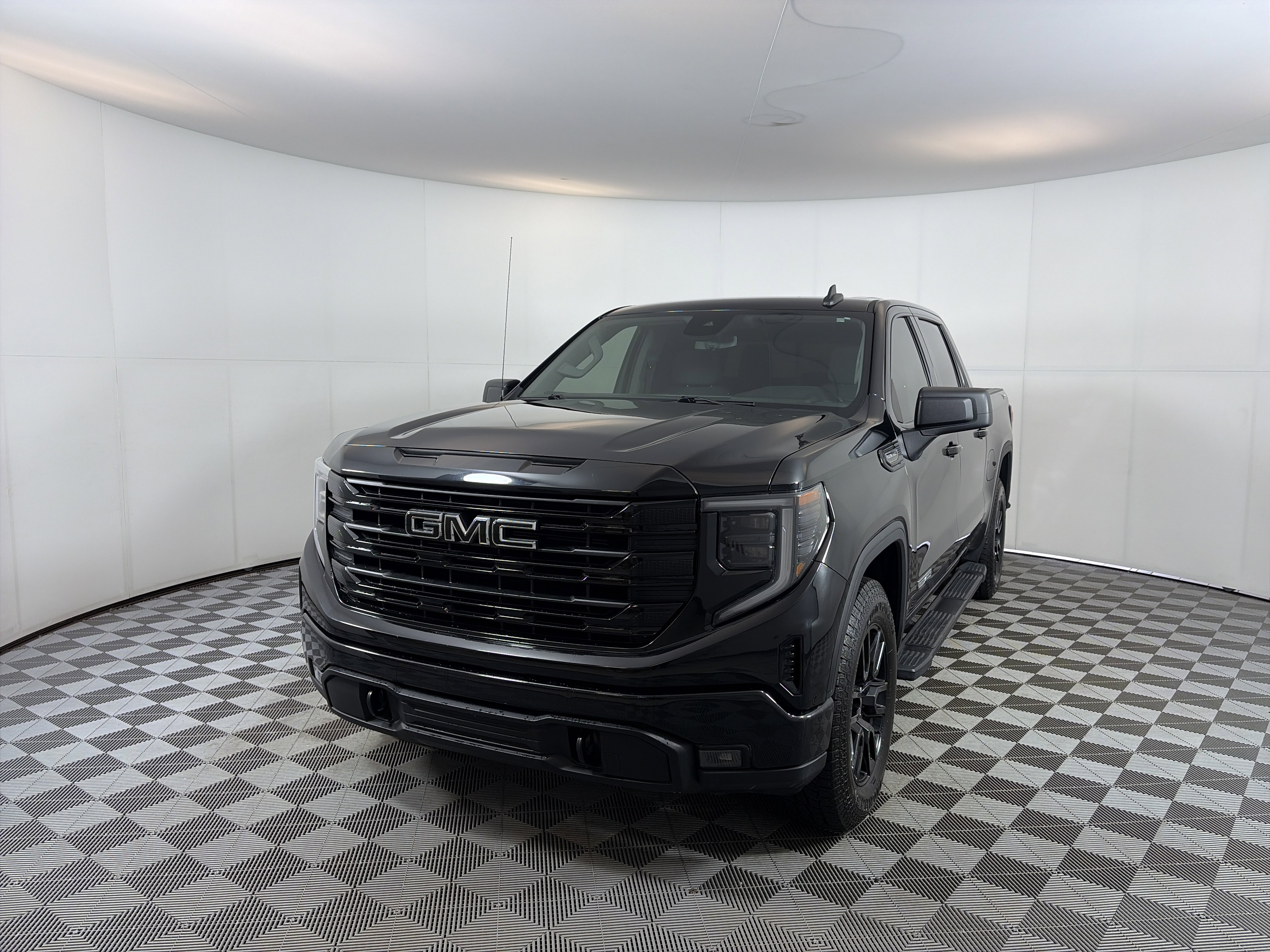 Certified 2022 GMC Sierra 1500 Elevation w/ Preferred Package image 2