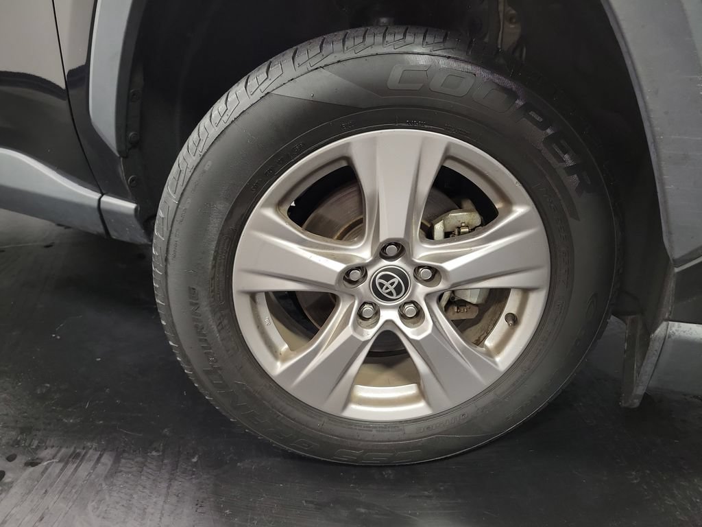 Used 2022 Toyota RAV4 XLE AWD/4WD image 10