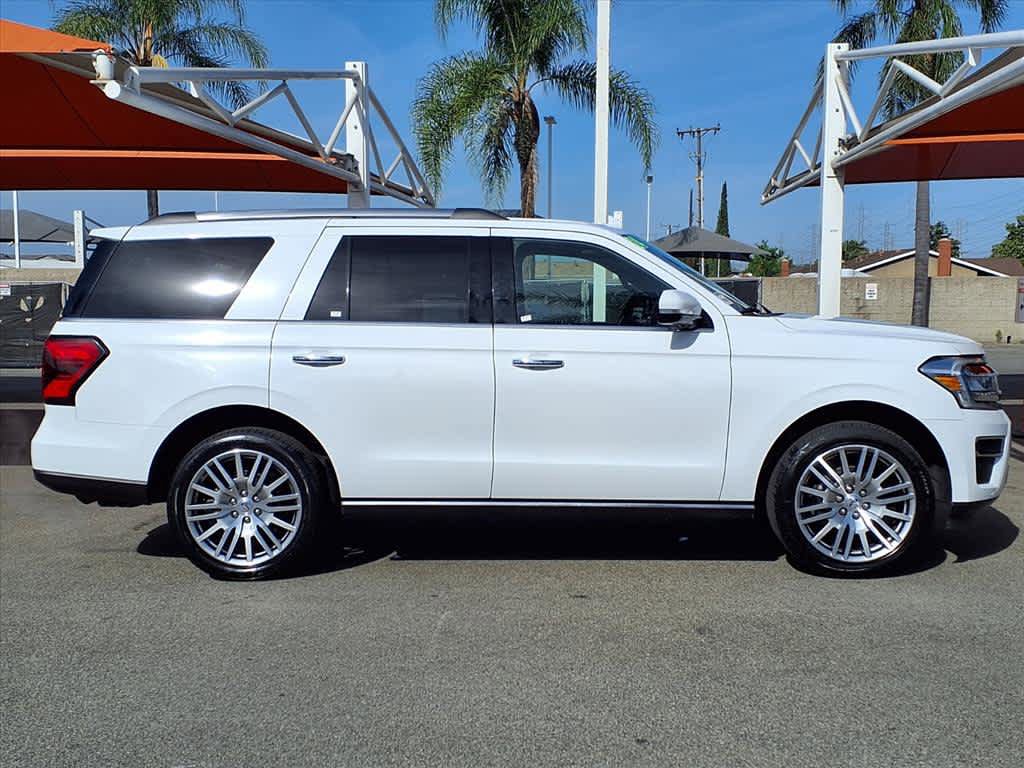 Used 2024 Ford Expedition Limited image 3