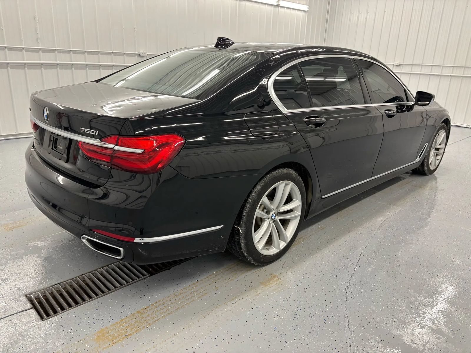 Used 2018 BMW 750i xDrive AWD/4WD image 7