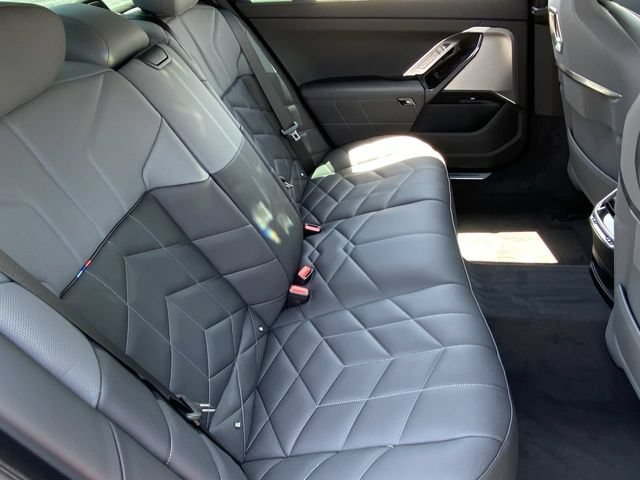 Used 2025 BMW 740i w/ Premium Package RWD image 13