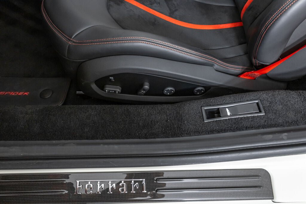Used 2022 Ferrari F8 Tributo RWD image 28
