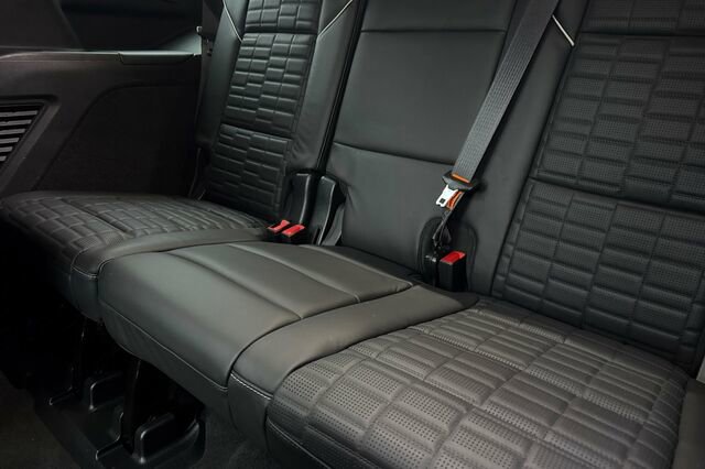 Used 2023 Cadillac Escalade Premium Luxury Platinum image 13