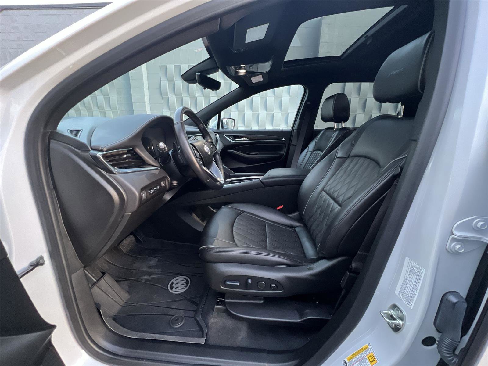 Used 2024 Buick Enclave Avenir image 10