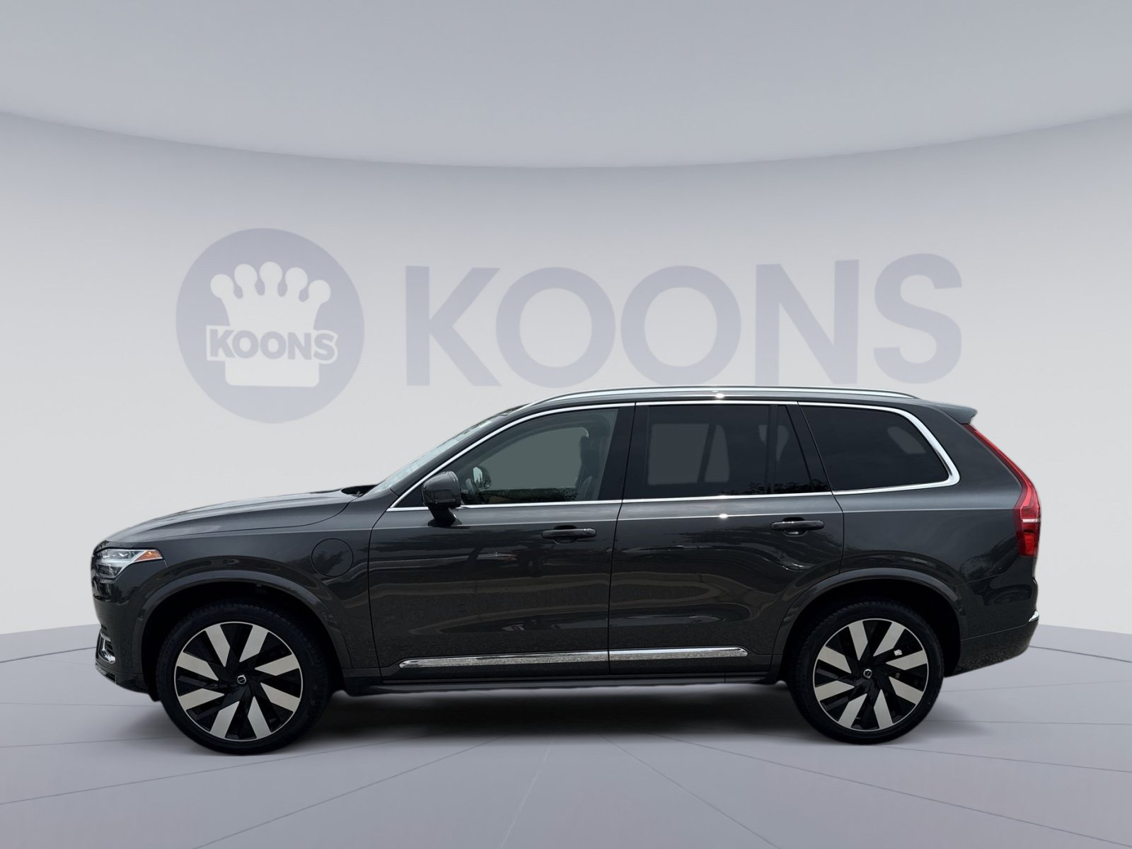 Used 2024 Volvo XC90 T8 Plus w/ Protection Package Premier AWD/4WD image 2
