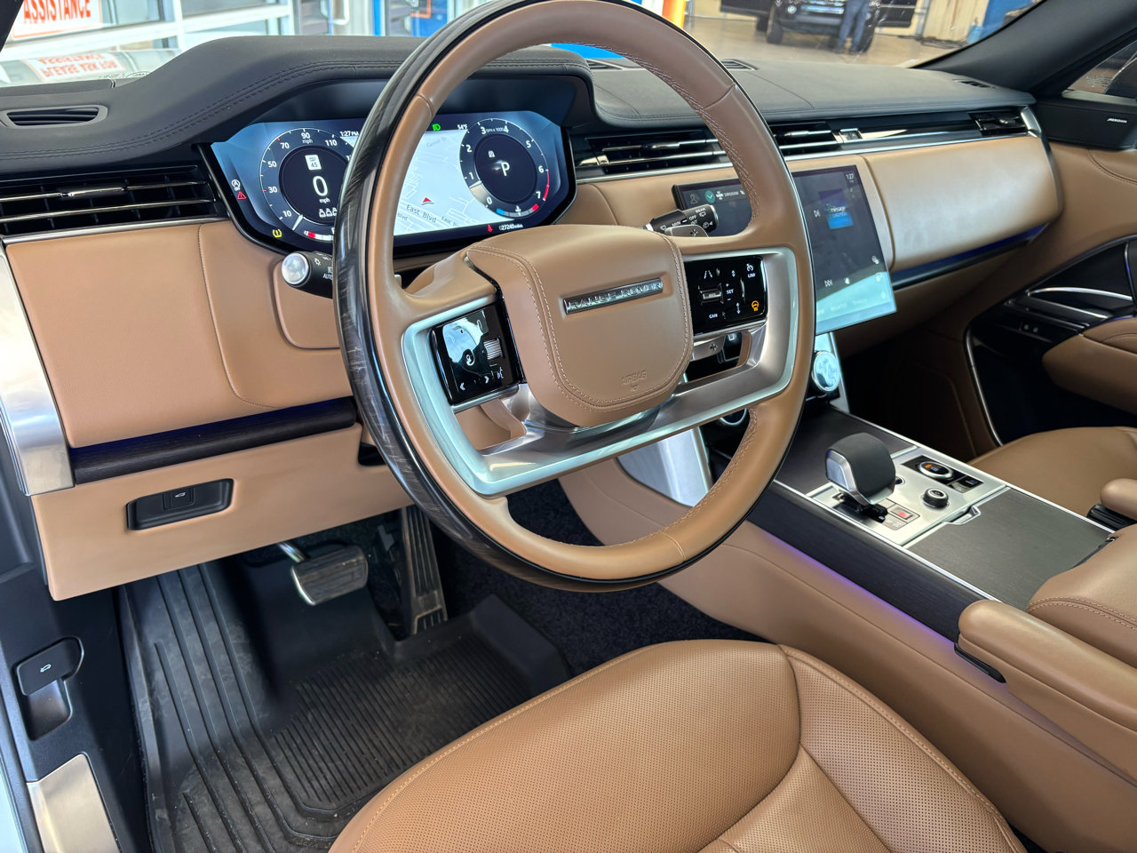 Used 2023 Land Rover Range Rover SE image 16