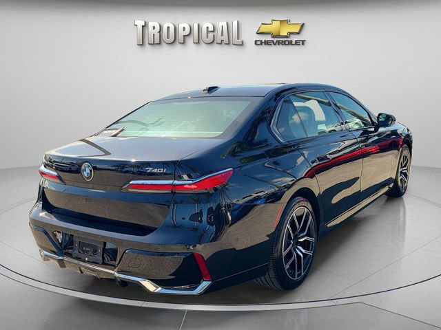 Used 2025 BMW 740i RWD image 3